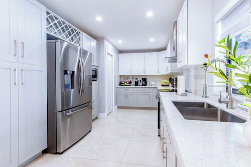 Escape to Miami/Heather+Pool/9pl/BBQ/pool table.