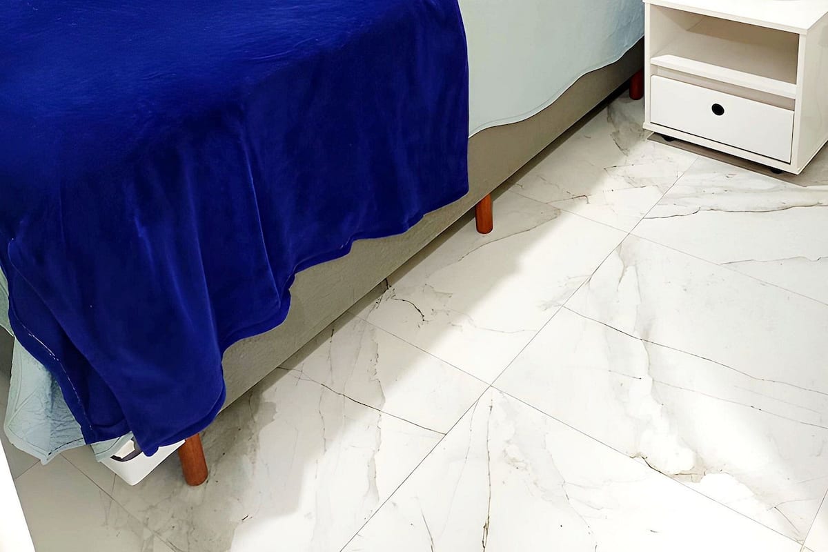 Laptop workspace, blackout curtains, iron/ironing board, free WiFi