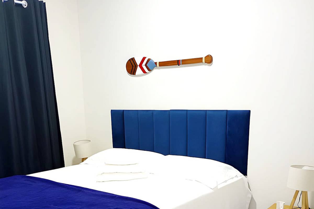 Laptop workspace, blackout curtains, iron/ironing board, free WiFi
