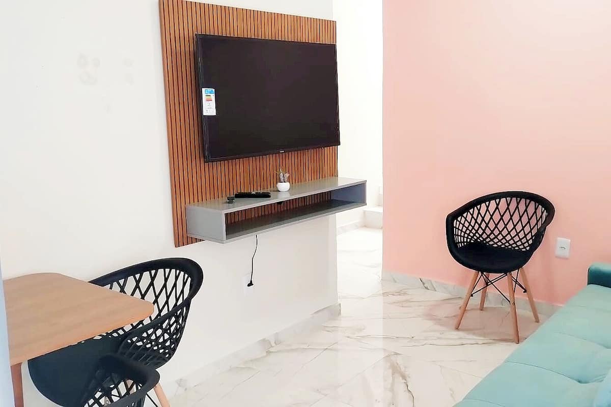 Deluxe Studio | Laptop workspace, blackout drapes, iron/ironing board, free WiFi