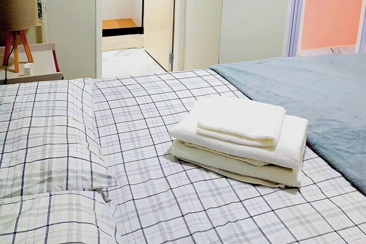 Laptop workspace, blackout drapes, iron/ironing board, free WiFi