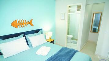 Decoración personalizada, muebles diferentes y cortinas blackout