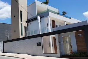Basic Studio | Exterior