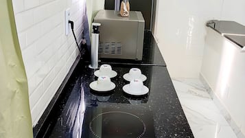 Estudio Grand | Cocina privada | Frigorífico, microondas y cafetera o tetera