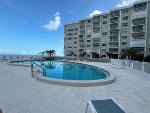 Piscine extérieure, piscine chauffée