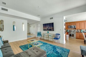 Smart TV, fireplace