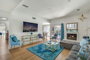 Smart TV, fireplace
