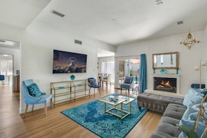 Smart TV, fireplace