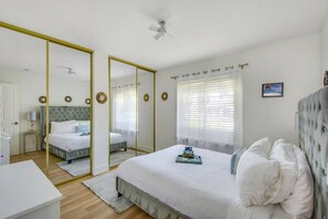 5 bedrooms, desk, iron/ironing board, travel crib