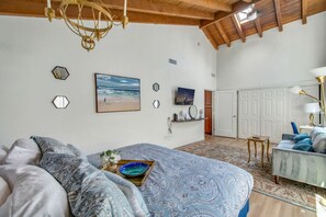 5 Schlafzimmer, Schreibtisch, Bügeleisen/Bügelbrett, Reisekinderbett