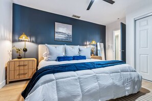 6 bedrooms, desk, free WiFi, bed sheets