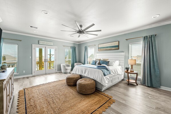 4 bedrooms, desk, iron/ironing board, travel crib