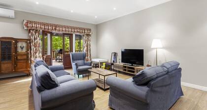 Carmelia-Garden View Haven for Families & Friends