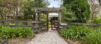 Carmelia-Garden View Haven for Families & Friends