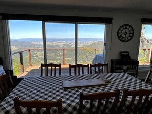Dining - Weemilah Spectacular Valley & Escarpment Views (Mount Victoria)