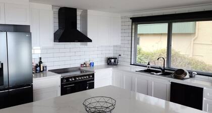 Weemilah Spectacular Valley & Escarpment Views