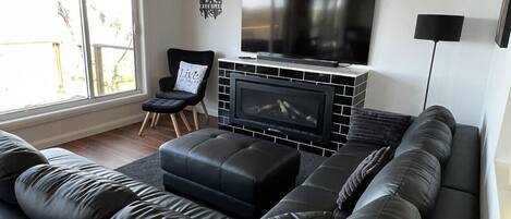 Télévision, cheminée