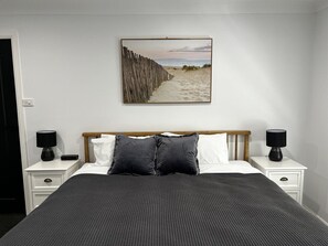 4 bedrooms, iron/ironing board, WiFi