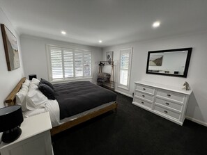 4 bedrooms, iron/ironing board, WiFi - Weemilah Spectacular Valley & Escarpment Views (Mount Victoria)