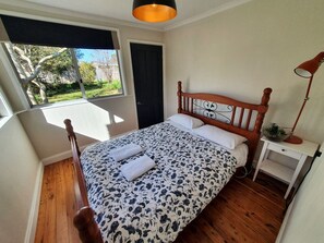 3 makuuhuonetta, silitysrauta/-lauta, vauvan matkasänky, Wi-Fi