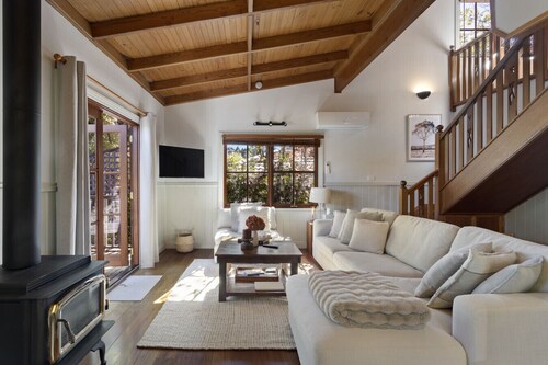 Leura Lodge - walking distance to mall, quiet & central