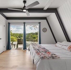 5 bedrooms, iron/ironing board, free WiFi, bed sheets