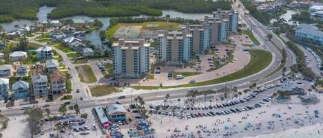Solsenger og strandhåndklær