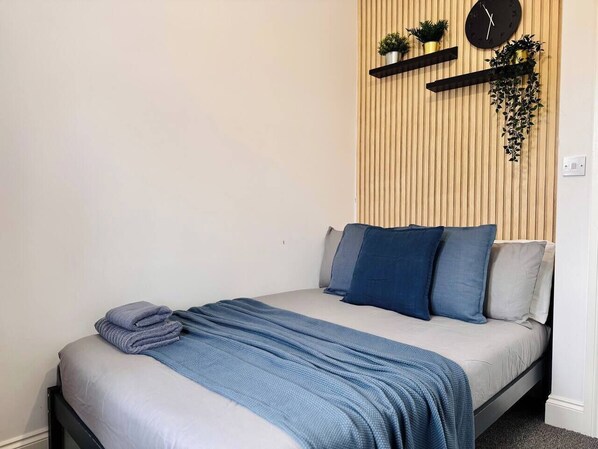 1 habitación, wifi y ropa de cama