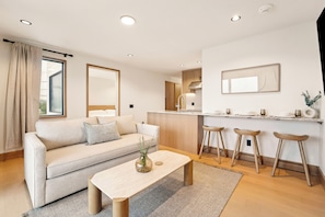 Condo, 1 Bedroom, Kitchen | Living area