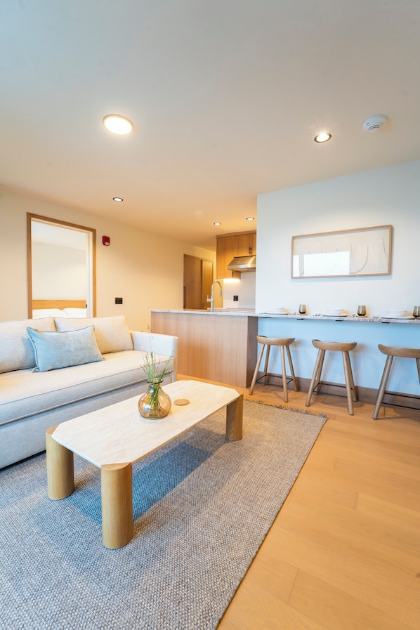 Condo, 1 Bedroom, Kitchen | Living area