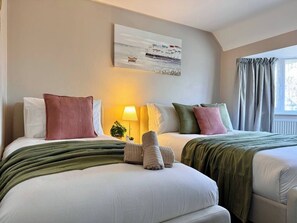 1 bedroom, iron/ironing board, Internet, bed sheets - Comfortable Private Triple Room 30 Min to Central (Wembley)