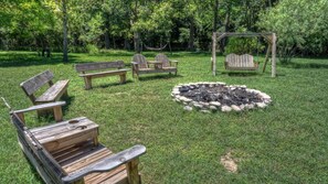 Property grounds - 4-bedroom house in Utopia with 450’ of private crystal clear Sabinal river front (Utopia)