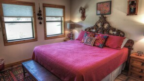 4 habitaciones, tabla de planchar con plancha y cuna de viaje 