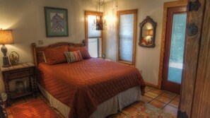 4 bedrooms, iron/ironing board, travel cot, free WiFi - 4-bedroom house in Utopia with 450’ of private crystal clear Sabinal river front (Utopia)