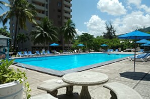 Pool - Lovely suite, nice view of beach, steps from beach, shopping, and entertainment (Ocho Rios)