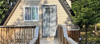 Cozy cabin in Saint John, with a great view.