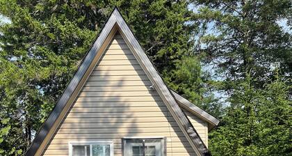 Cozy cabin in Saint John, with a great view.