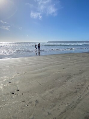 Beach nearby, sun-loungers, beach towels