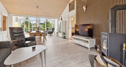 Sunny fjord cottage by Ringkøbing Fjord