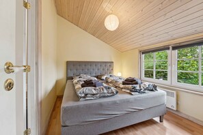 3 bedrooms, iron/ironing board, free WiFi, wheelchair access - Sunny fjord cottage by Ringkøbing Fjord (Skjern)