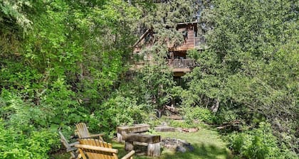 World Famous Rocky Mountain Treehouse | Hot Tub
