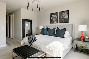 4 bedrooms, iron/ironing board, free WiFi, bed sheets - Spacious 4-bedroom house with WiFi, AC in delightful Central Park Denver (Denver)
