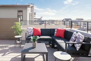 Property grounds - Spacious 4-bedroom house with WiFi, AC in delightful Central Park Denver (Denver)