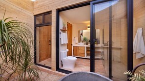 Hair dryer, towels, soap, shampoo - WAMA Boutique Hotel - Depa Turrell (Todos Santos)