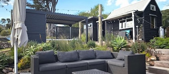 Canopy Retreat - A stylish yurt near Onetangi Beach with fabulous vineyard views