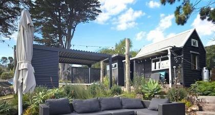 Canopy Retreat - A stylish yurt near Onetangi Beach with fabulous vineyard views