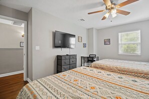 2 bedrooms, iron/ironing board, travel cot, free WiFi