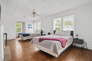 4 Schlafzimmer, Bügeleisen/Bügelbrett, Reisekinderbett, kostenloses WLAN