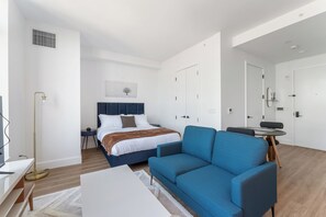 Iron/ironing board, WiFi, bed sheets