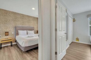 4 bedrooms, iron/ironing board, WiFi, bed sheets